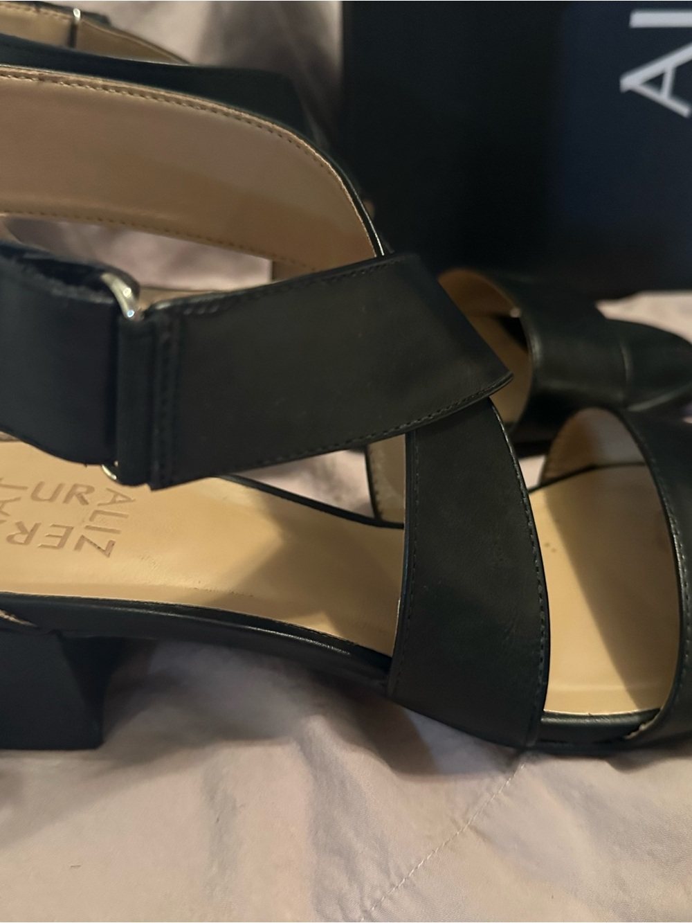 Naturalizer Black Cross Strap Block Heel Sandal Size 8.5 Ankle Strap Open Toe - Picture 8 of 9